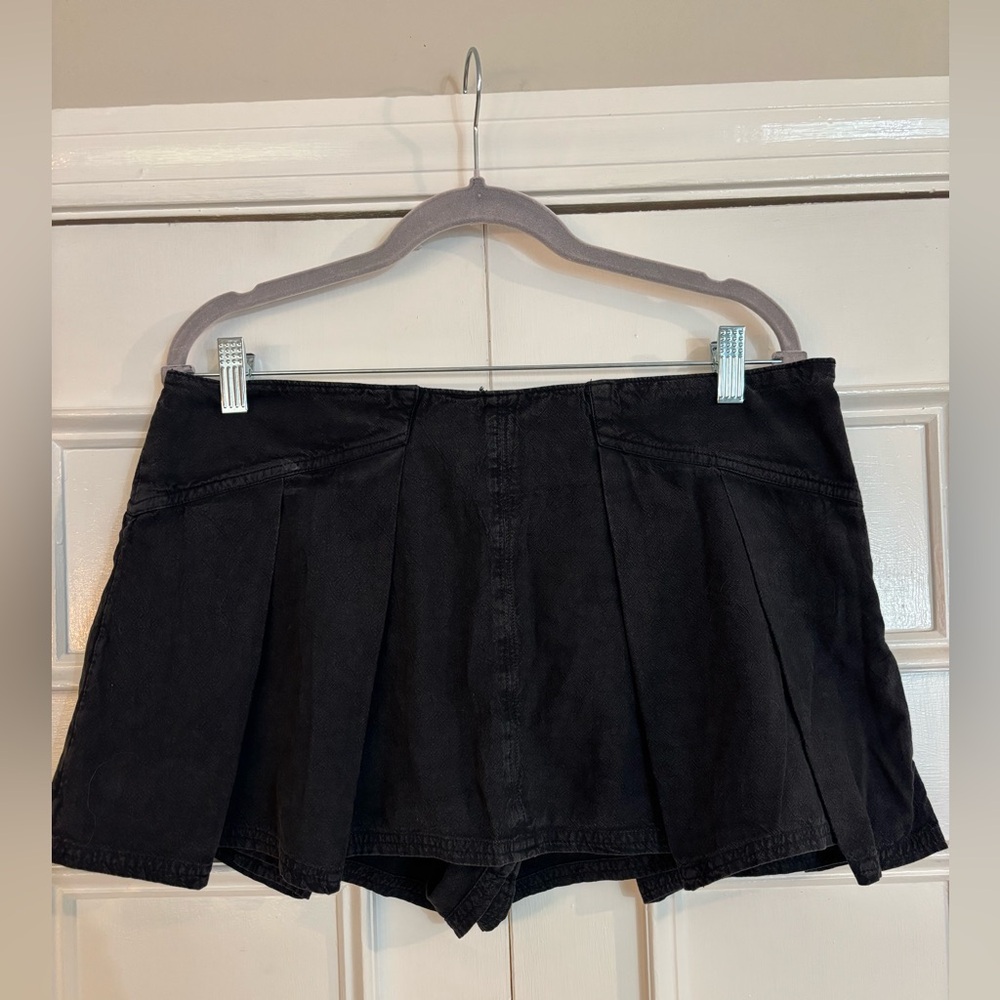 NWT Free People Black Heartbreaker Mini Skort As Seen on Taylor Swift Size 10